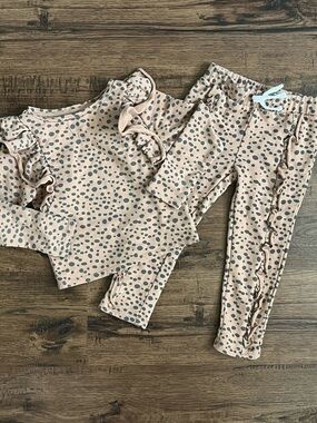 Grayson Mini Girls Ruffled Sweatshirt & Legging Set ‘Cheetah Print’ (size 4T)